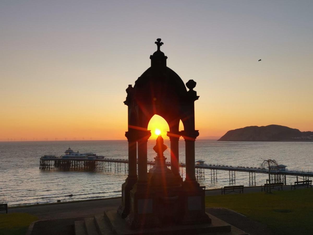 Bron Orme Private Hotel Llandudno Exterior foto